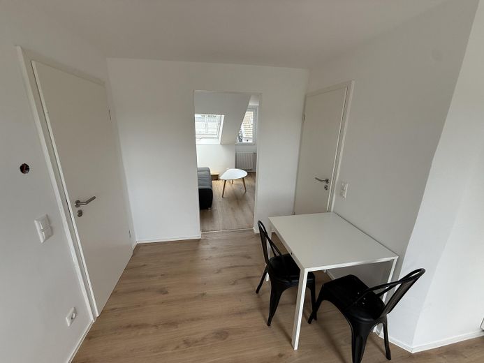 Möbelierte 2 Zimmer Wohnung mit großer Süd-Terrasse – Erstbezug – Foto 3