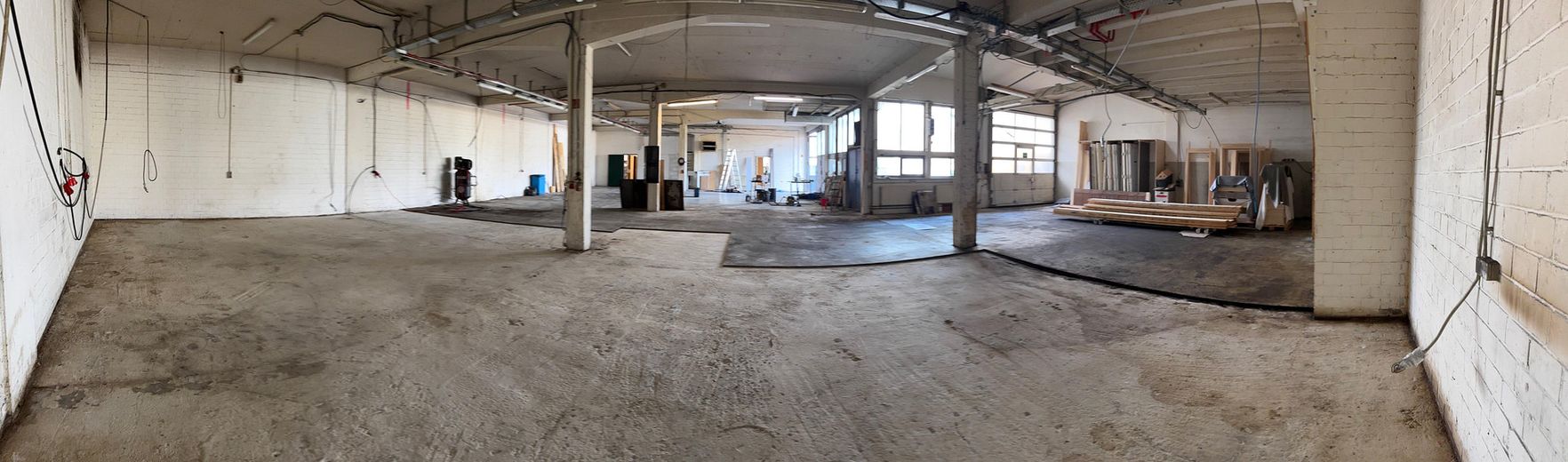 Lager Halle aus Süden