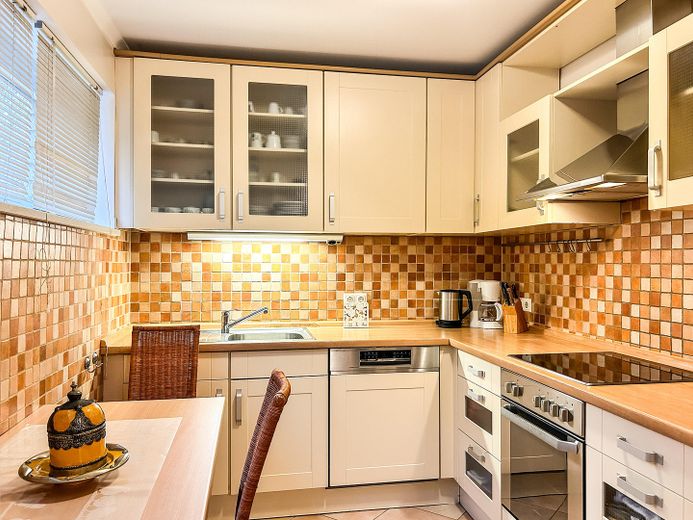 Möblierte Terrassenwohnung mit Sauna in Blankenese von privat – Küche