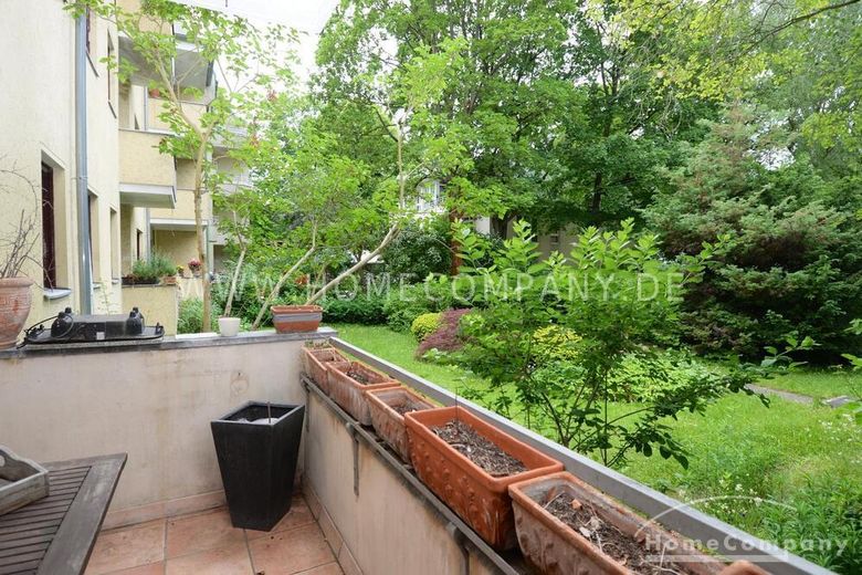 Helle und stilvoll möblierte Wohnung mit großem Balkon und Gartenblick – 428ef1730d2133b7ebb3e0b090dfae8ebc42921b.jpg