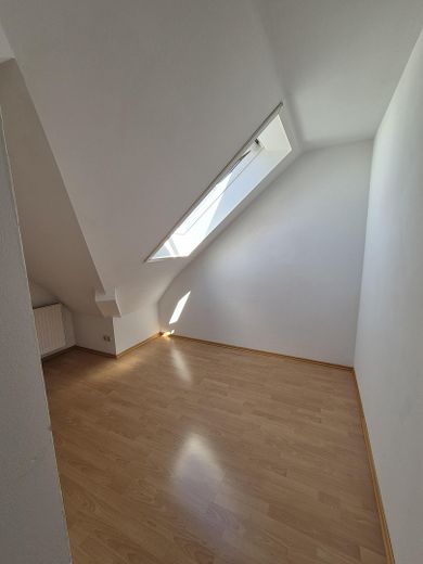 Du magst was Besonderes, bist sportlich und nicht allzu groß? – Schlafzimmer/Büro