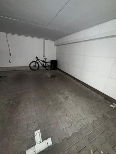 Exklusives Wohnen in Neubiberg: Moderne Eigentumswohnung mit Garten & Stellplätzen – Parkplatz 2