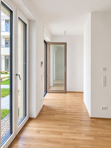 Erstbezug in Prenzlauer Berg: Neuer Einbauküche, Fußbodenheizung, und Separater Schlafbereich – Flur