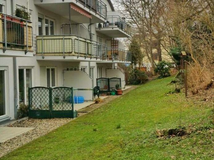 Helle 2-Raum-Wohnung mit Aussicht ins Tal und Grüne – Foto 1