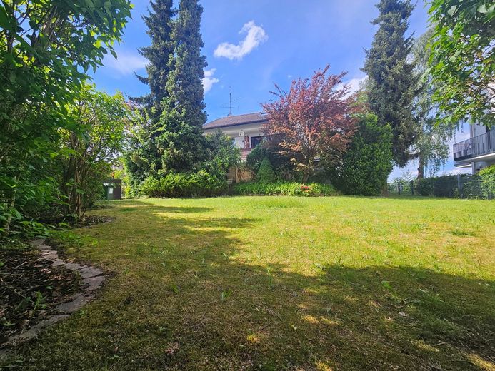 Provisionsfrei! Helle Dachfeschosswohung mit grossem Garten – Foto 1