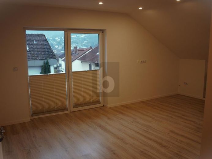 HELL MIT PRAKTISCHEM GRUNDRISS – Foto 1