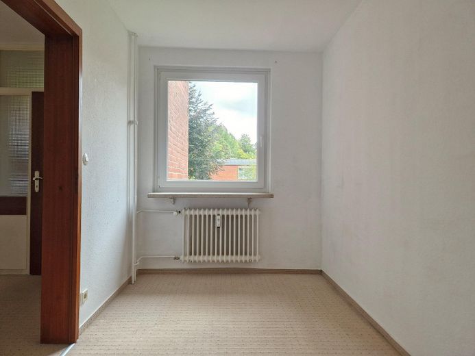 Provisionsfrei & bezugsfrei: 1,5-Zimmer-Wohnung mit Balkon – Halbes Zimmer