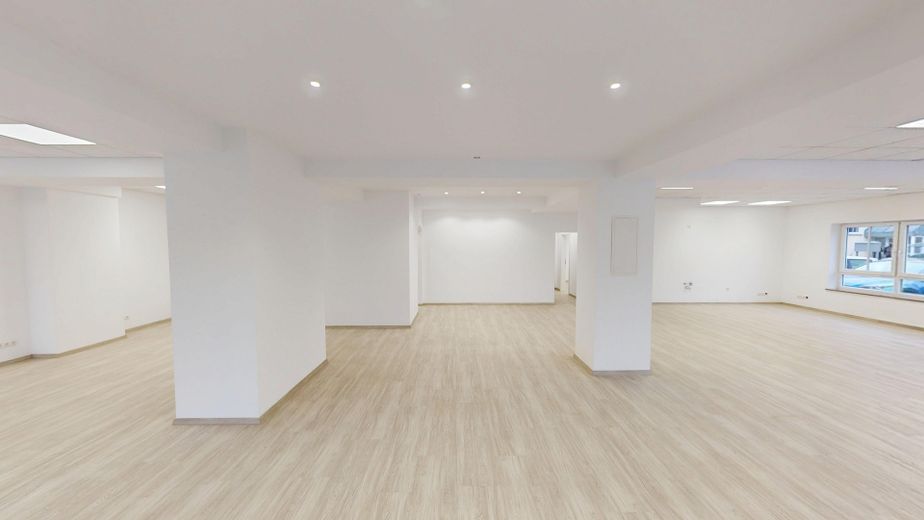 Kernsanierte Praxis-/Bürofläche | 224 m² | teilbar ab ca. 19 m2| sofort verfügbar – Foto 3