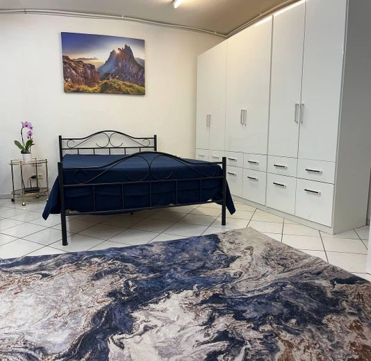 Modern Apartment mit Küche und Möbel in beste Lage – Foto 8