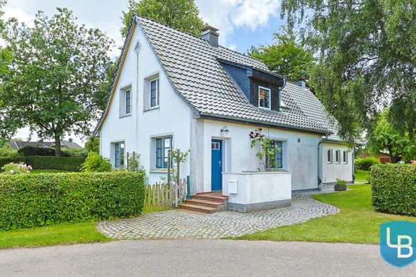 Außergewöhnliches Mehrgenerationen-Grundstück im idyllischen Esgrus!