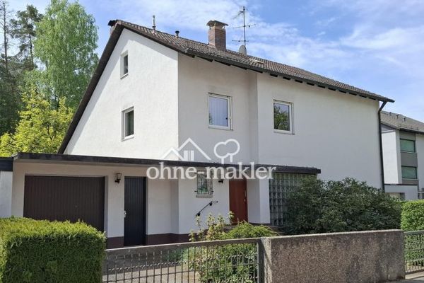 Großzügiges Architektenhaus mit traumhaftem Garten in zentraler Lage von privat