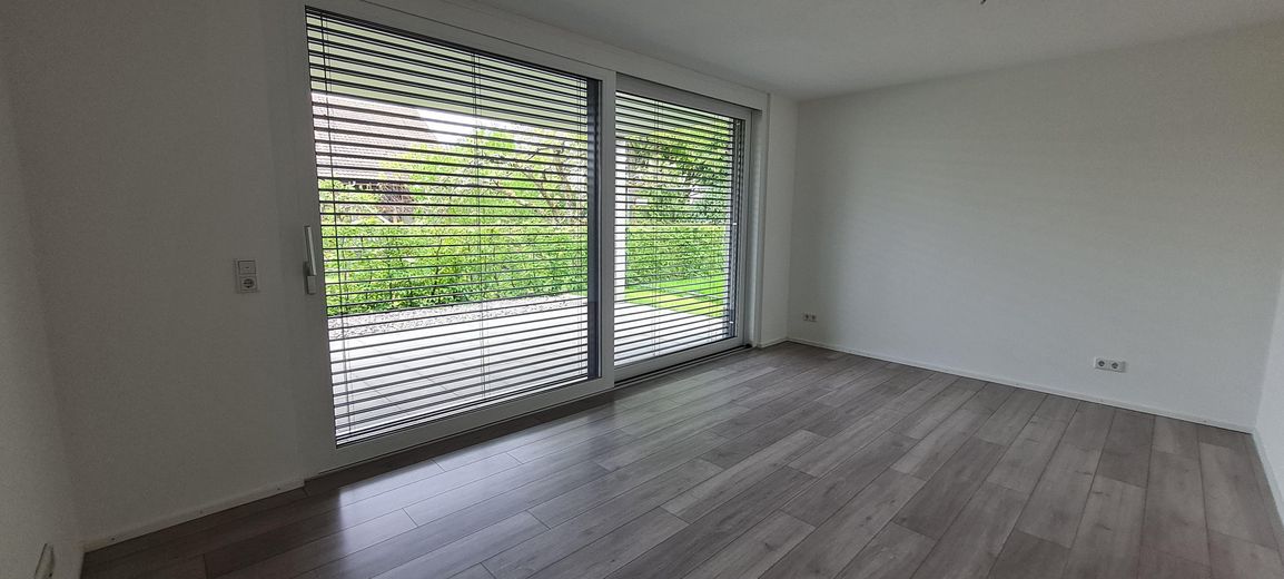 moderne 3,5 Zimmerwohnung 1.OG mit Lift, EBK und überdachtem Balkon – Wohnzimmer Bsp. EG Wohnung