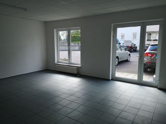 Zwei Gewerberäume mit Parkplätzen + Tiefgarage – Raum 2 (GE4)
