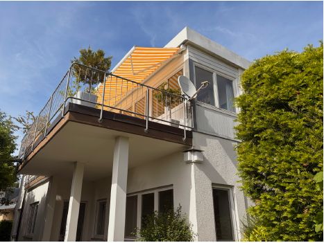 Detached house with panoramic views of Basel in Inzlingen – Haus Blick auf Balkon