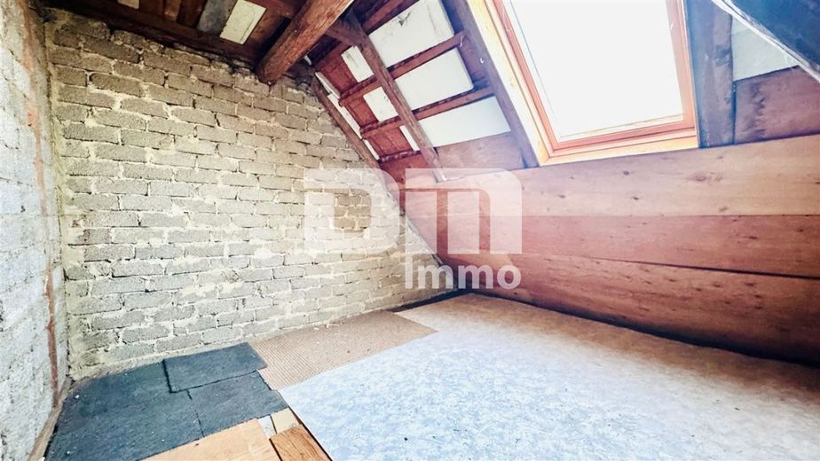 Schöne Doppelhaushälfte mit Nebengebäude, Garage und angelegtem Gartenbereich – OG / DG Ausbaureserve