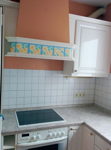In ruhiger zentraler Lage zum Einkaufen - für Familien mit Balkon 1. Stock – Küche