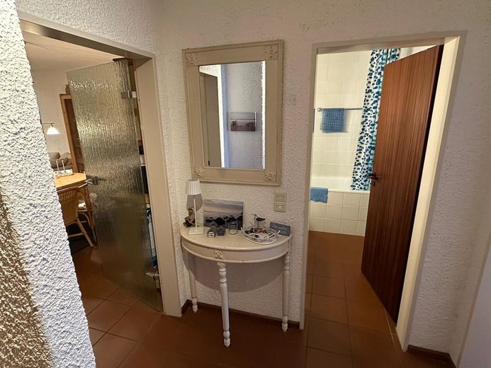 Ostsee-exklusive Ferienwohnung mit Kamin in Top-Lage ✅ ohne Provision ✅ – Flur / Diele