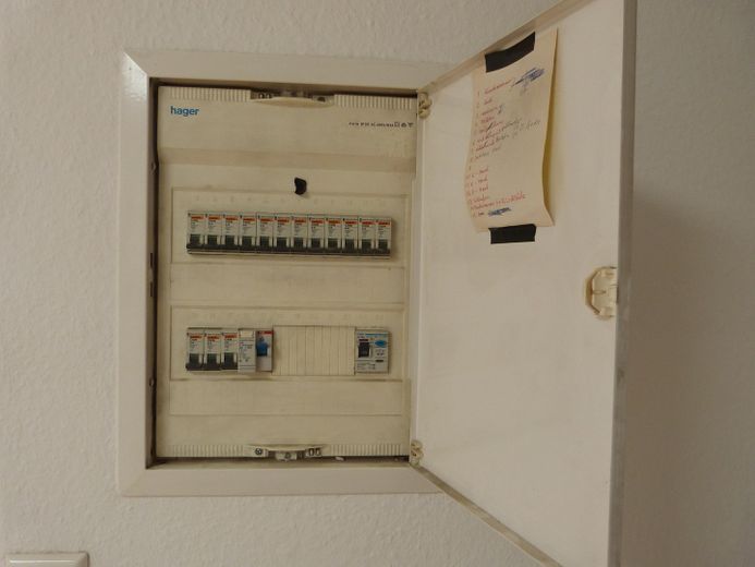 3-Zimmer Wohnung in Neuss befristet für 24 Monate zu vermieten – Elektroverteilerschrank