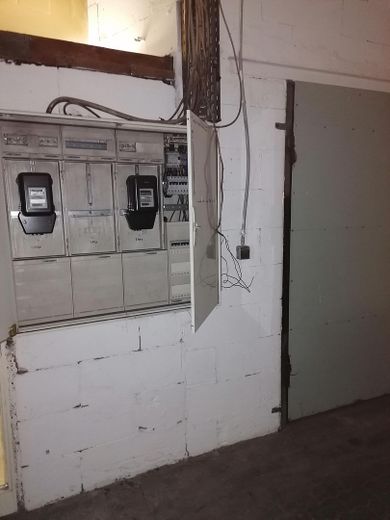 Lager- oder Werkstattfläche mit Rolltor – Foto 7