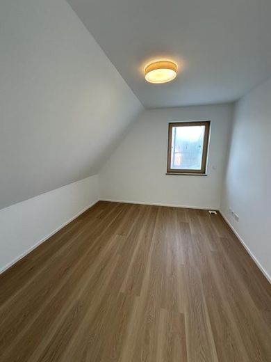 Neubau - Erstbezug - Maisonette - 3 ZW inkl. EBK, Balkon, Stellplatz, Keller, ca. 69m² Wfl. – SZ 1