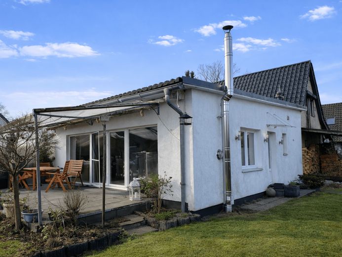 Modernisierte Doppelhaushälfte auf ca. 846 m² Grundstück mit außergewöhnlich niedrigem Erbbauzins – Garten Terrasse