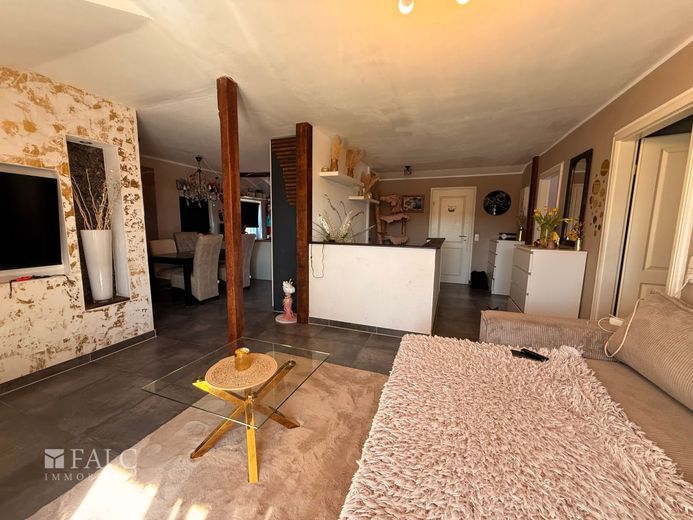 Zweifamilienhaus - Familienfreundlich mit großem Grundstück – OG-Wohnzimmer