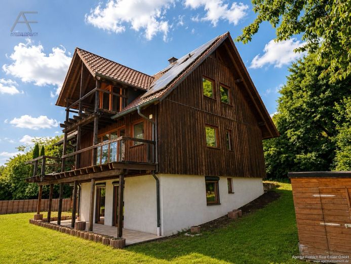 Fernblick statt Standard - Einfamilienhaus mit Potenzial in traumhafter Hanglage – Außenansicht_rechts
