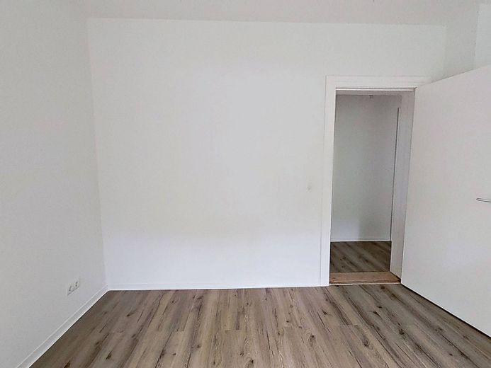 Draußen bläst der Herbstwind, bei uns schmelzen die Kosten - 1 NKM FREI: Schöne 3-Zimmer-Wohnung in fußläufiger Altstadtnähe – Ansicht II: Wohn- und Esszimm…