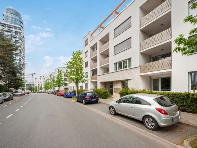 ++ Wonen en leven bij de Henninger Turm! 3-kamerappartement met loggia en balkon ++ – Foto 1