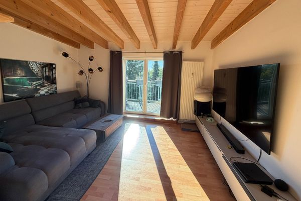 Exklusive 2 Zimmer DG Wohnung mit Loft-Charakter und zwei Dachterrassen in zentraler Lage