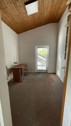 Stilvoll renoviertes Landhaus mit großzügigen Räumen – Büro OG