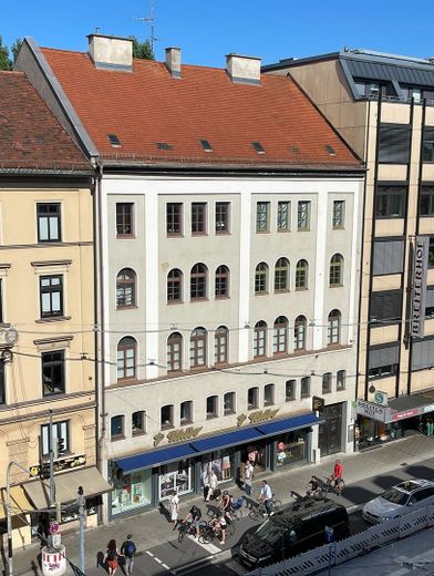 De particular: planta baja de 22m2 en una ubicación privilegiada junto al Isartor, de gran afluencia. Venta/ hostelería parcial – Foto 1