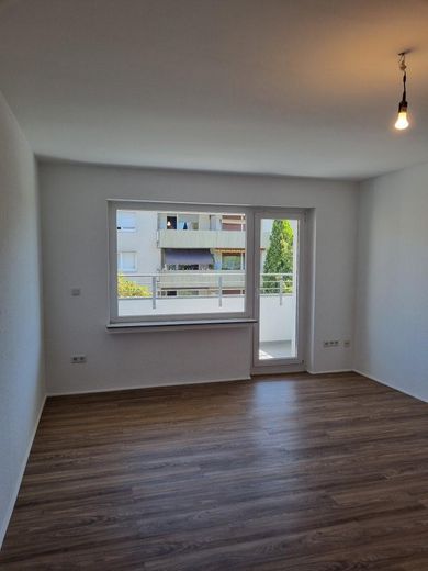 Helle 2- Zimmer Wohnung zur Miete – Blick Wohnzimmer