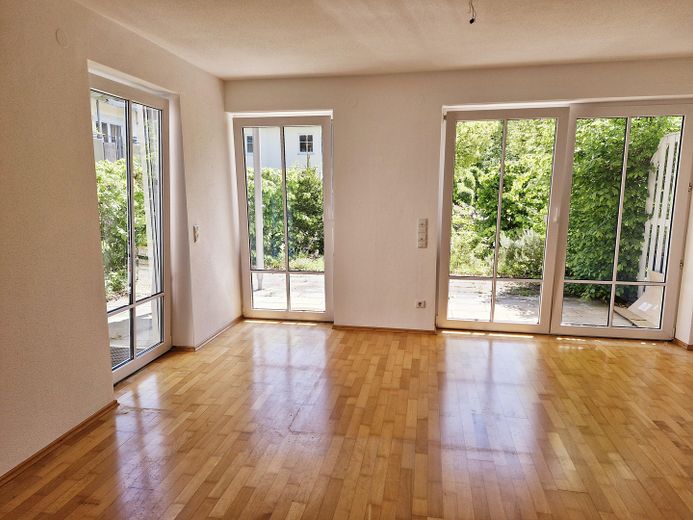 Gauting Seniorenresidenz, 3-Zi-Terrassenwohnung ohne Provision, ab 65 J. oder Kapitalanleger – Fensterfront S/O el. Jalousien