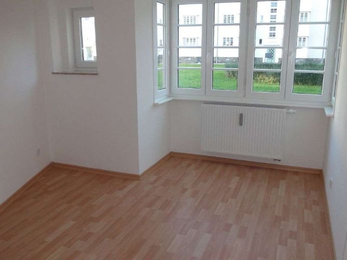 1. OG !!! frei ab dem 1.8.26 !!! geräumige Küche - Laminat - Stellplatz – Foto 1