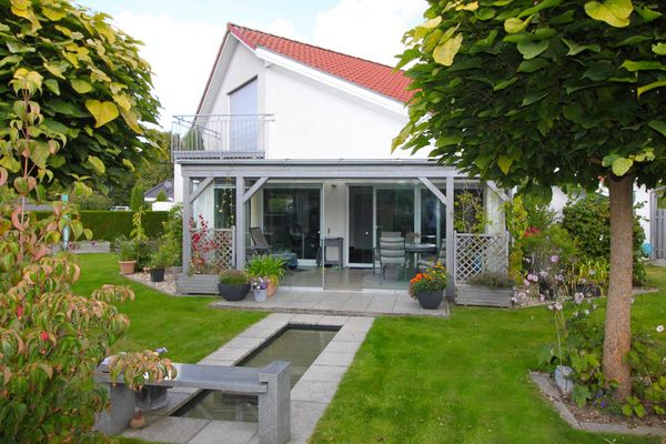 Modernes KfW 40 Haus mit zukunftssicherer Erdwärmepumpe in Top-Lage