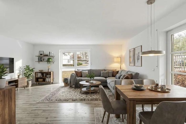 Appartamento di 2 locali appena ristrutturato con terrazza in posizione top al Galgenberg – Wohn- & Essbereich möbliert