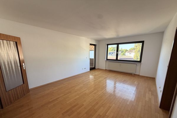 Helle 2-Zimmer-Wohnung, neues Bad, neue Küche, U-Bahn-nähe