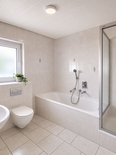 Helle, 3-Zimmer-Wohnung im beliebten Barleben – Bad