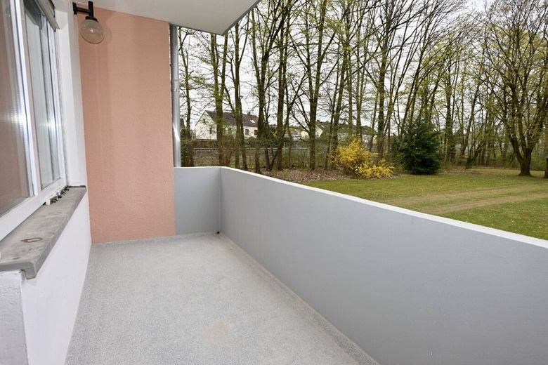 Hochwertig sanierte 2ZKB-Hochpaterre-Wohnung mit Balkon – Balkon