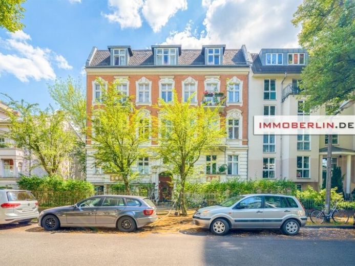 IMMOBERLIN.DE — Вишукана квартира в старовинному будинку зі ліпниною та південним балконом неподалік від палацового парку – Фотографія 1