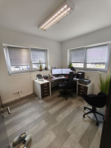 Gewerbe Büro 1