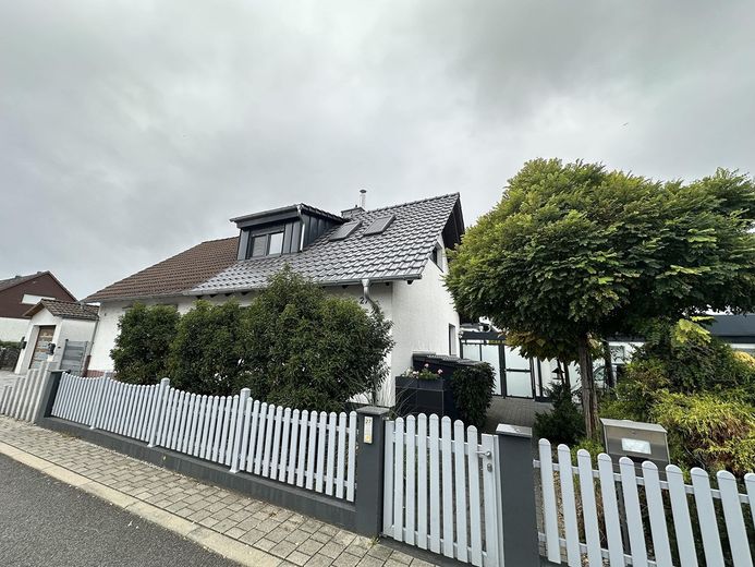 Charmante Doppelhaushälfte mit 5 Zimmern in Mannheim-Schönau – Foto 9