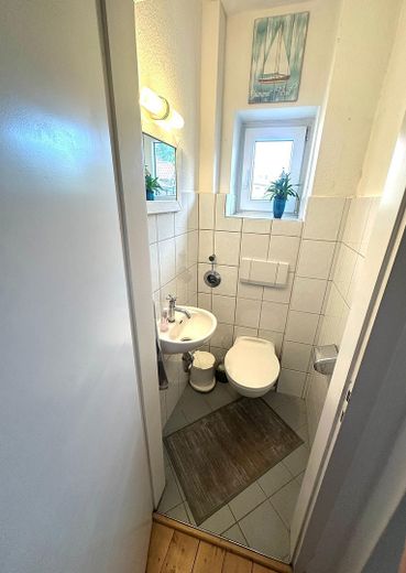 Stylowe mieszkanie na 2. piętrze w centrum miasta do wynajęcia – WC