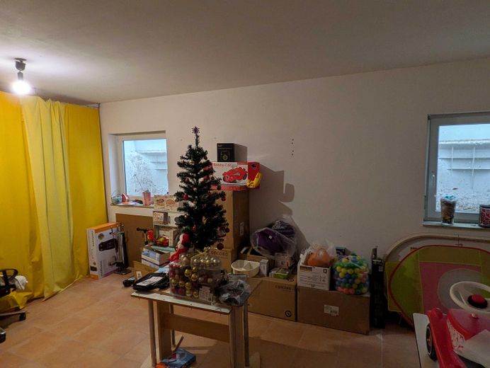 Jasny i przyjazny rodzinie dom z ogrodem usytuowanym od strony południowo-wschodniej – Keller