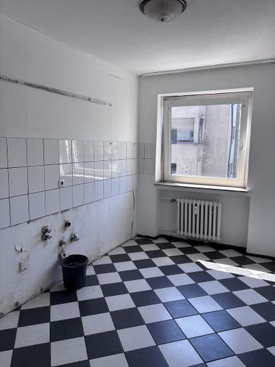 Acquisto per uso proprio, figli studenti o investimento a reddito, libera e disponibile a Colonia Höhenberg – Küche