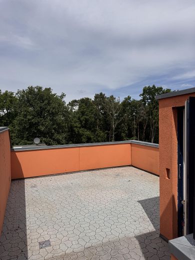 Bezugsfreie, helle 3 Zimmer Wohnung mit großer Dachterrasse, Stellplatz & Nähe S-Bahn – Dachterasse
