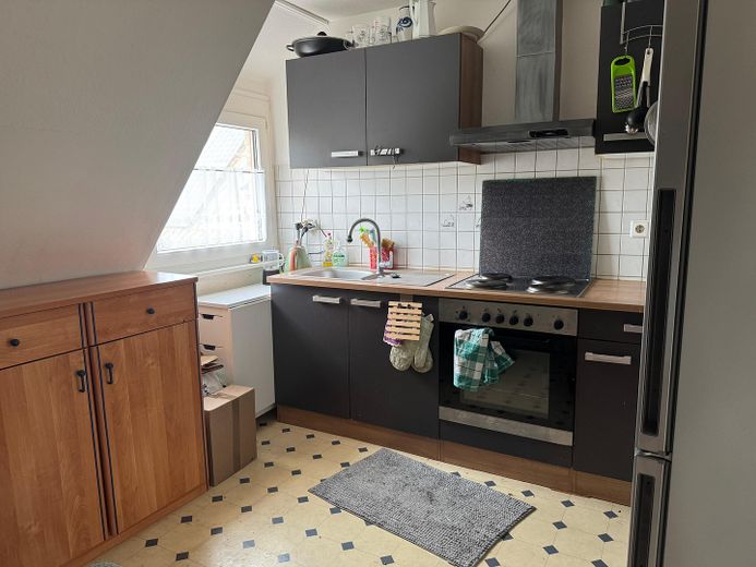 CONTRATTO DI LOCAZIONE A TERMINE! Appartamento mansardato di 2 locali con cucina componibile e grande giardino vicino all'università di KN – Photo 1