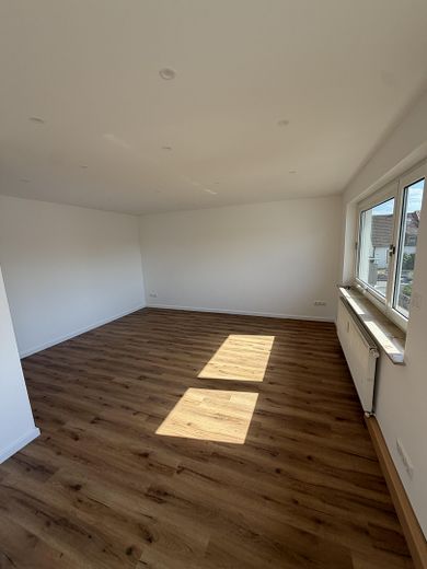 Modern wohnen auf zwei Ebenen – provisionsfrei – Wohn-Esszimmer m offener Küche