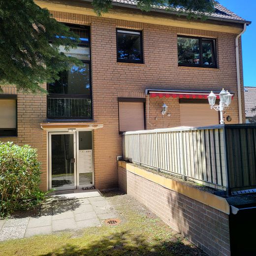 Lichtdurchflutetes Wohnen in Hamburg-Lokstedt: Charmante 3-Zimmer-Wohnung – Eingang